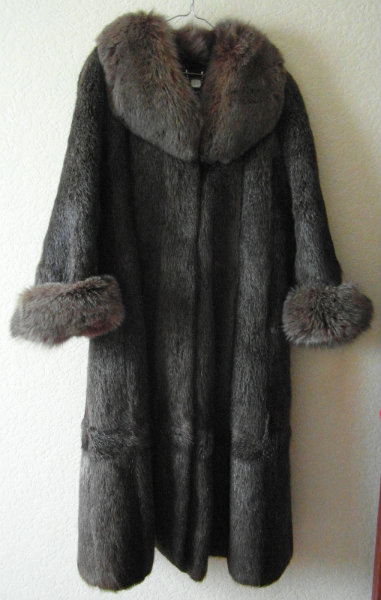 Продам шубу песец в Твери. Продам шубу песец в Твери.