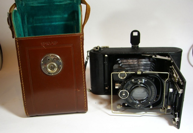 Продам: Немецкие и советские фотоаппараты.Exa 1A