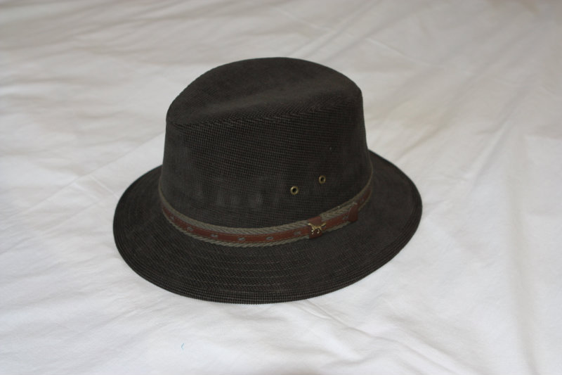 Продам: Шляпы, кепки, шапки