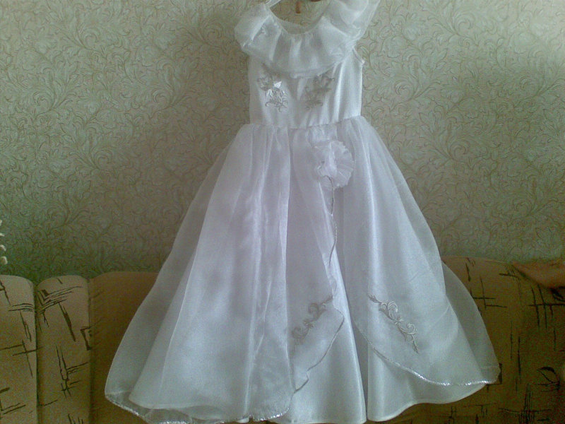 Продам: платье для девочки 5-7 лет