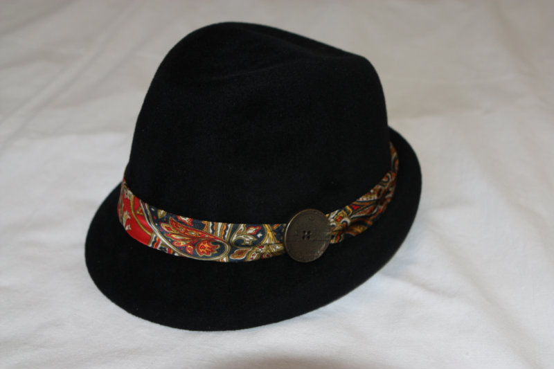 Продам: Шляпы, шапки женские