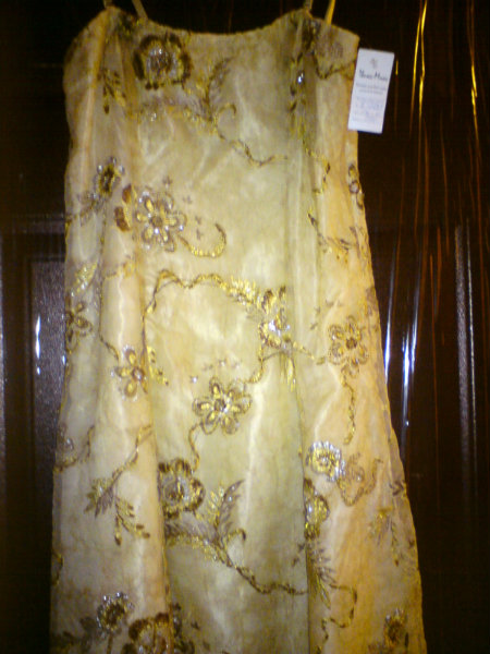 Продам: платье р46 вышитое бисером,новое