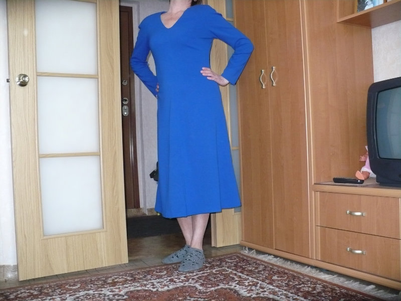 Продам: Платье с длинными рукавами 48-50 размер.