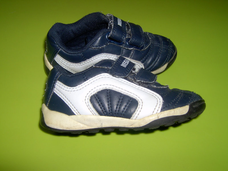 Продам: детские кросовки р-р 24