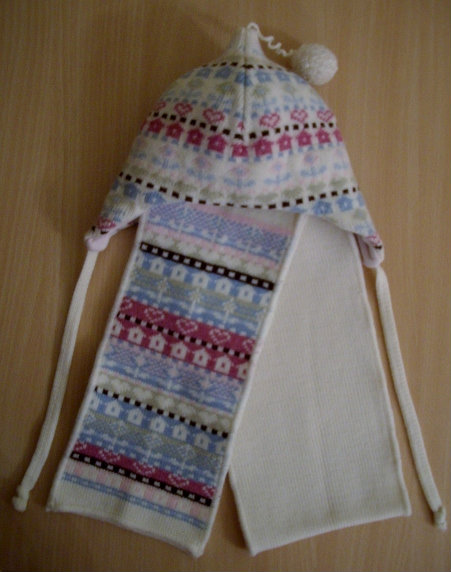 Продам: Шапка детская с шарфом-комплект