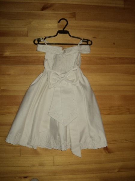 Продам: платье нарядное на девочку 3-5 лет