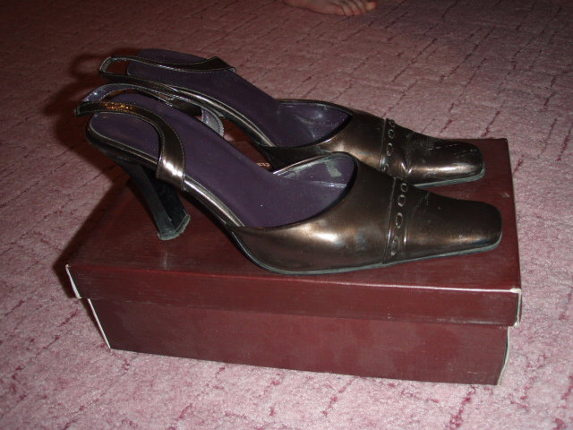 Продам: Туфли лакированные коричневые