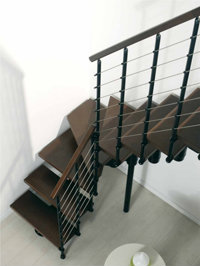 Продам: Межэтажную лестницу на метa-ском каркасе