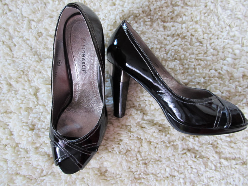 Продам: Туфли лаковые MONARH р.38(Носик-косичка)