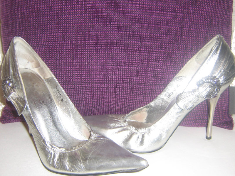 Продам: туфли женские р.36 стального цвета