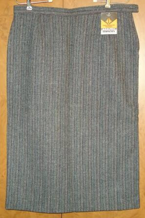 Продам: Новая юбка со шлицей, р-р 170-104-112