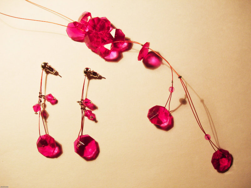 Продам: Комплект розовых украшений Ив Роше,новый
