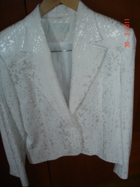 Продам: Пиджак белый нарядный р.50-52