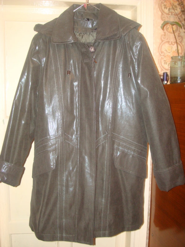 Продам: Куртку женскую размер 46- 48