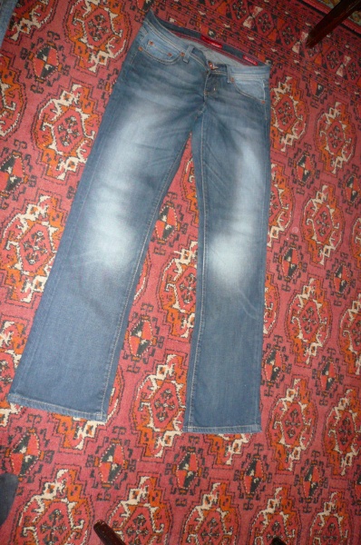 Продам: джинсы для девушки