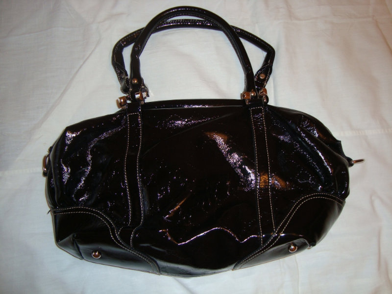Продам: Почти новая лаковая черная сумка