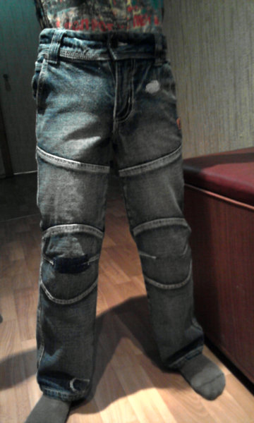 Продам: джинсы на мальчика рост122