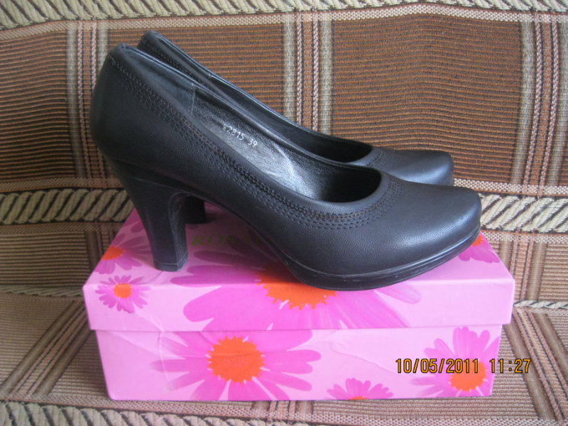 Продам: Туфли женские чёрные р-р 39