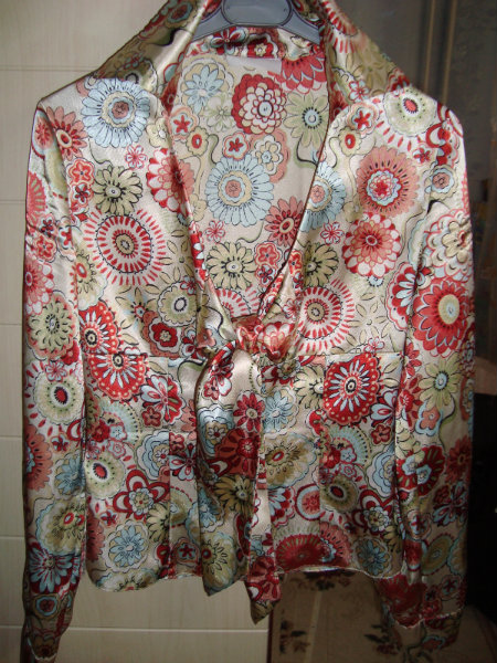 Продам: Атласная женская блузка,42-44размер
