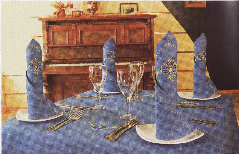 Продам: праздничный набор столового белья изльна