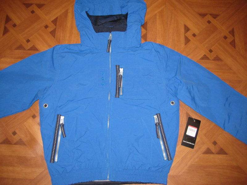 Продам: Лёгкая курточка на рост 134см из Финлянд