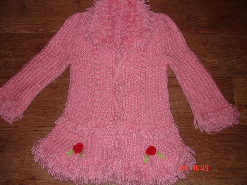 Продам: Вязаное пальтишко на девочку