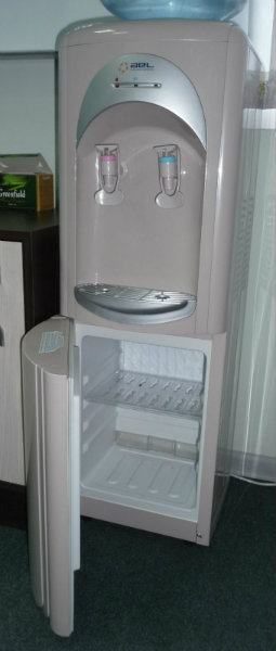 Продам: Диспенсер напольный с холодильником