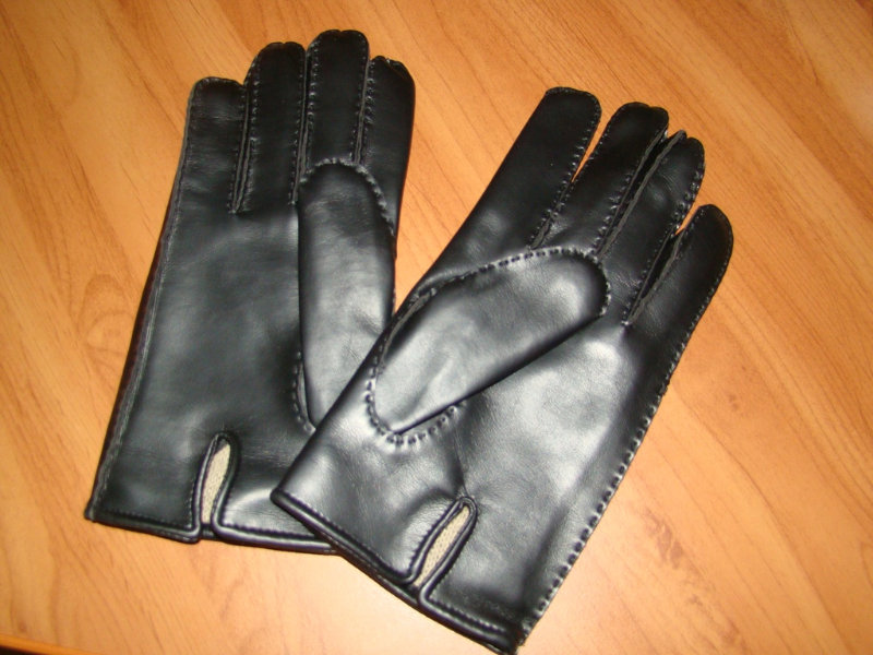 Продам: Перчатки чёрные из искуственной кожи.