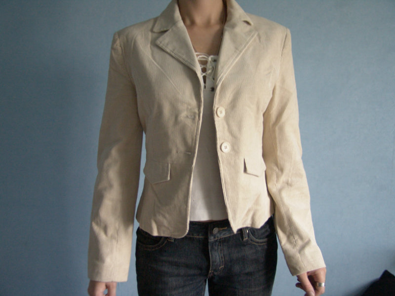 Продам: пиджак женский светлый