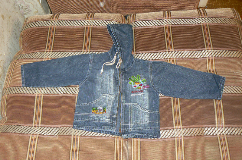Продам: Куртка джинсовая с капюшоном