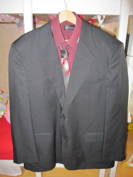Продам: Пиджак, рубашки и галстук мужской
