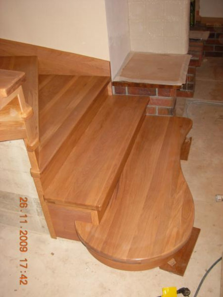 Продам: деревянные лестницы от производителя