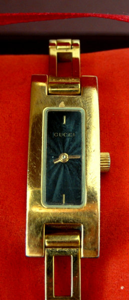 Продам: Элегантные часы GUCCI Швейцария ОРИГИНАЛ