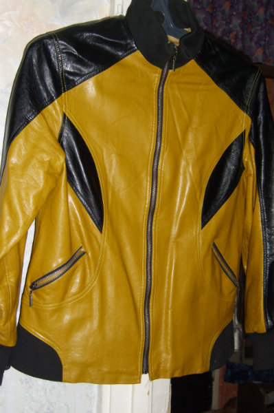 Продам: Куртку. Размер 46-48. Цена 900 р.