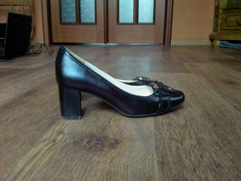 Продам: Туфли черного цвета, р-р 39