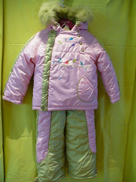 Продам: Детские костюмы осень-зима