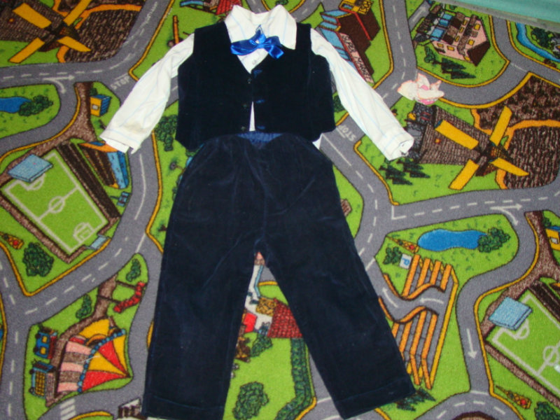 Продам: Деловой костюмчик для мальчика 3-4 года