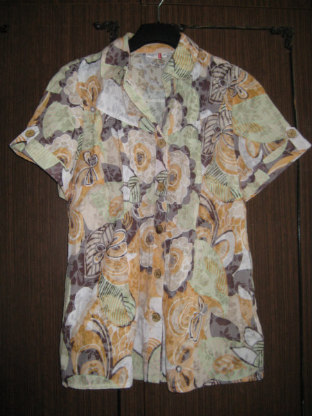 Продам: Рубашка в цветочек 52-54 размер