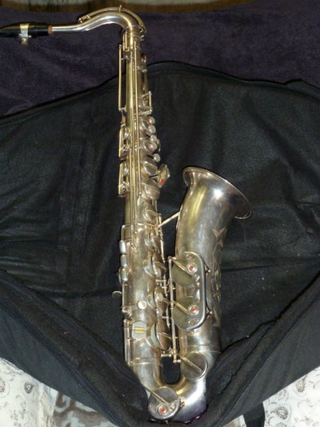 Продам: Продам два саксофона тенора