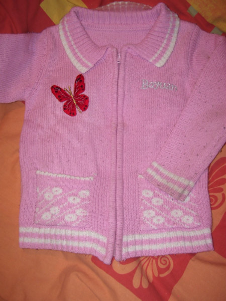 Продам: свитер на девочку 3-5 лет