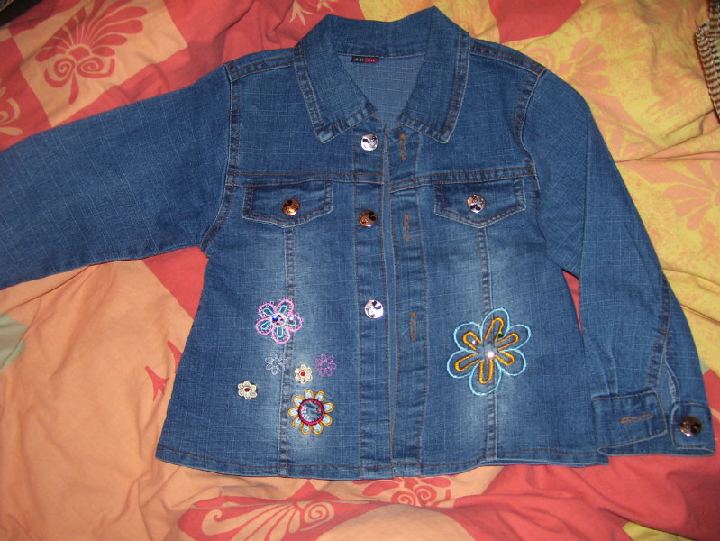 Продам: Куртка джинсовая на девочку 3-5 лет