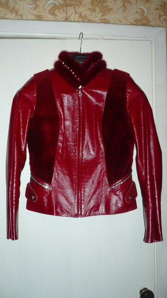 Продам: Продам куртку с меховыми вставками