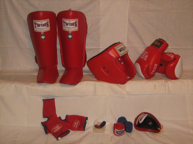 Продам: Защитноу снаряжение для тайского бокса