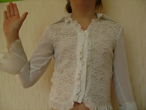 Продам: Школьная белая блузка