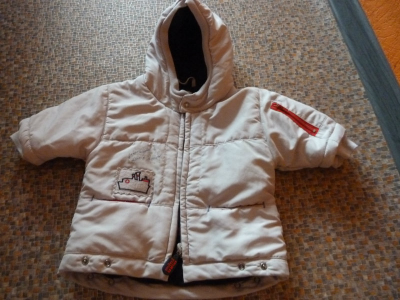 Продам: Курточка белая на холодную осень р 74см