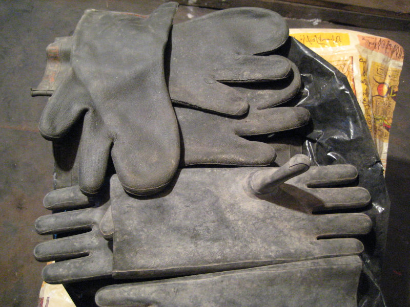 Продам: Резиновые перчатки