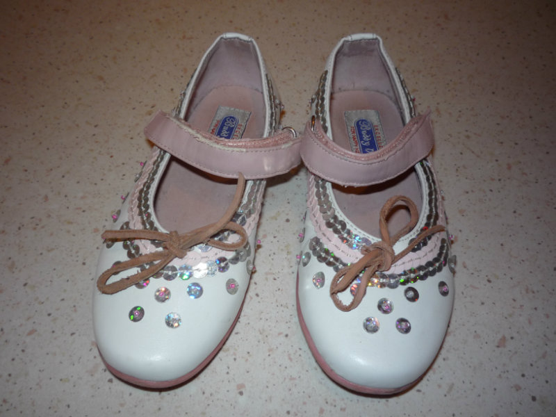 Продам: детские туфельки на девочку (новые)
