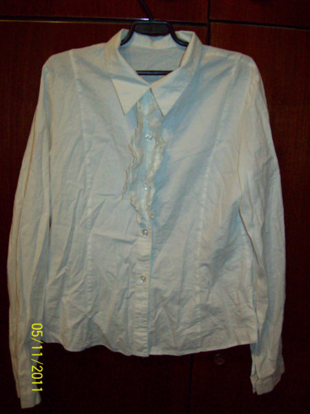 Продам: Блузку белую 38 р-р (158 см)