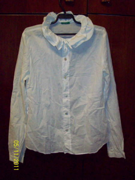Продам: Блузку белую 160 см(11/12 лет)