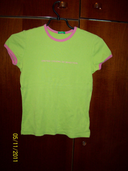 Продам: футболку на девочку 9-11 лет (150 см)